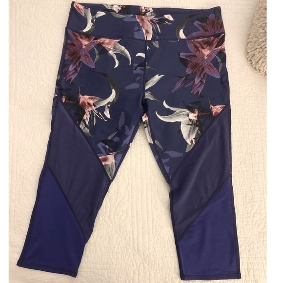 Fabletics XXL Capri Leggings - tags on - Picture 1 of 4